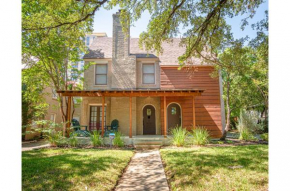 Close to Famous Attractions with Hot Tub and Fire Pit